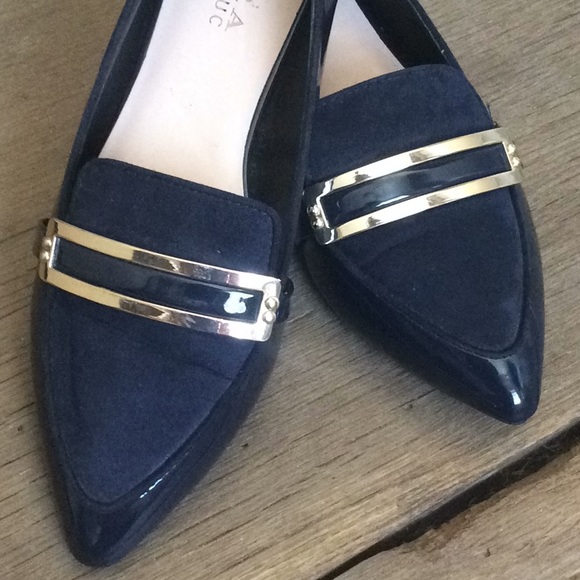 Zara Shoes - Cute Zara Trafaluc navy flat shoes size 6